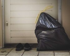 Не просто «сор из избы»: почему после заката нельзя выносить мусор из дома