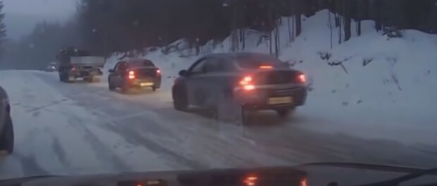 Дорога зимой: скрин с видео