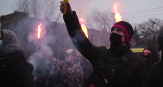 Киев дрожит: люди с факелами вышли против властей. Это просто так не закончится