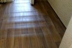 Эта хитрость вас точно удивит: для чего опытные хозяева проглаживают линолеум утюгом