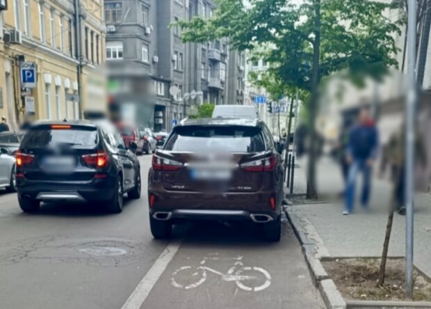 Парковка, велодорожка, фото: Нацполиция