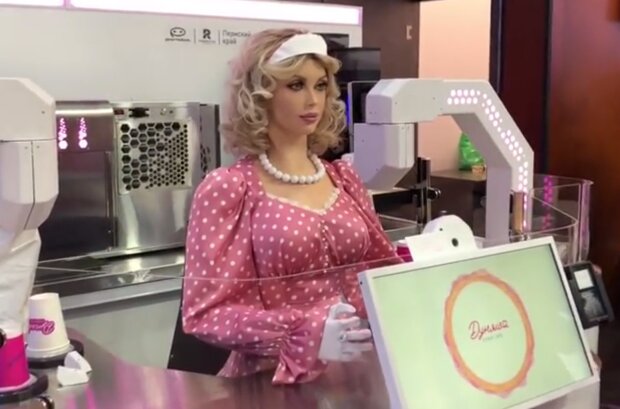 Приїхали: росіянам представили новітню гумову ляльку Дуняша. Відео
