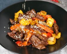 Рецепт дуже соковитої та ніжної яловичини по-китайськи. Фото: YouTube