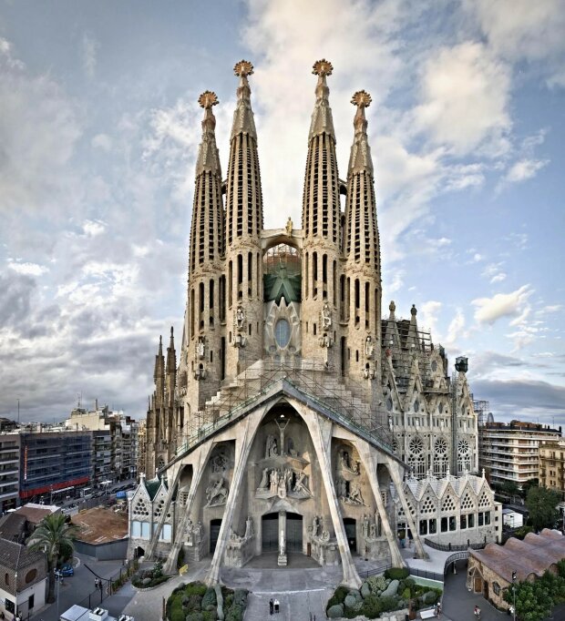 Барселонская базилика. Фото:  Reddit/iam4real