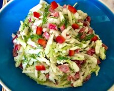Весь секрет у кефірній заправці: рецепт простого та смачного салату з капустою та болгарським перцем