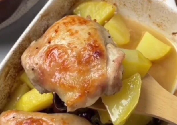 Курячі стегна в білому вині, кадр з відео