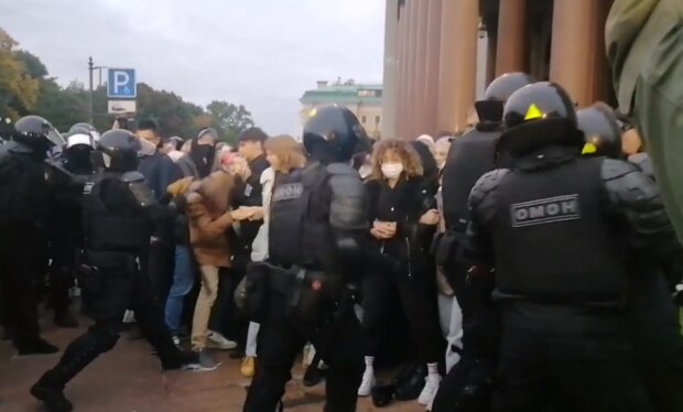 Восстание против Путина: Москва, Питер, Ижевск вышли на протесты против мобилизации. Первые аресты. Видео