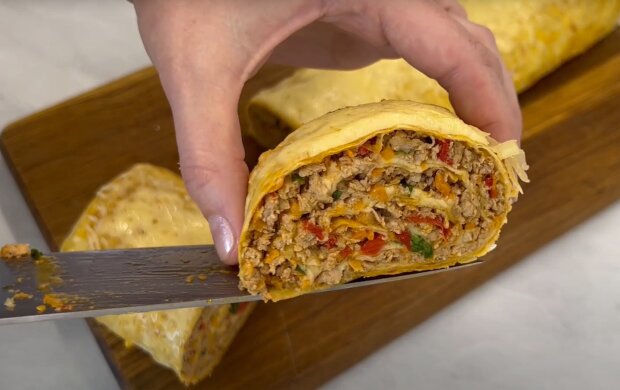 Мясной рулет из лаваша