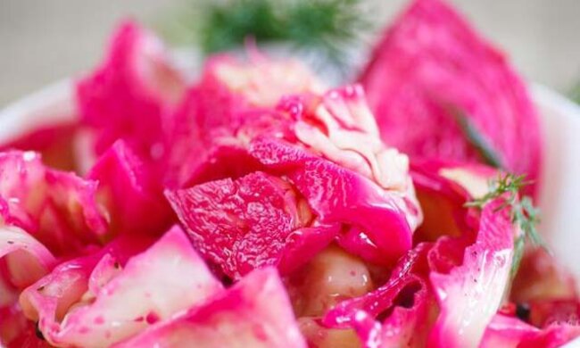 Вы не сможете от этого отказаться: готовим хрустящую красную маринованную капусту по грузинскому рецепту