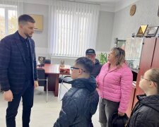 "Сонячні" гості в екоінспекції: як дитячі усмішки та різнокольорові шкарпетки об’єднали житомирських екологів