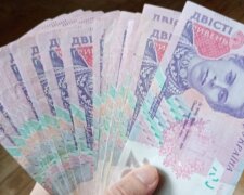 Украинцы массово жалуются на "быстрые кредиты": людей загоняют в ловушку. Что нужно знать