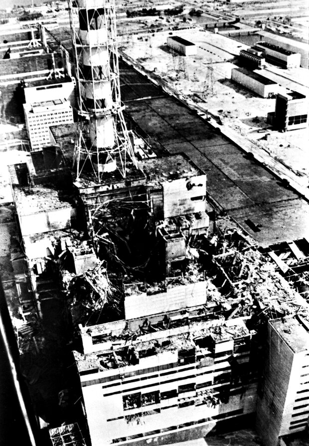 Вид зруйнованого енергоблоку № 4 Чорнобильської АЕС. Фото: archives.gov.ua