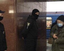 Полиция в киевском метро. Скриншот с видео на Youtube