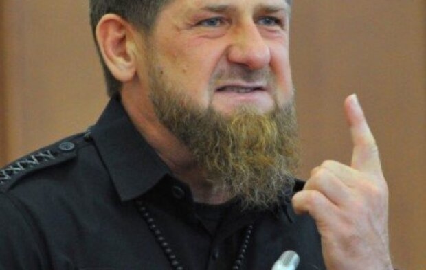 В пиджаке, галстуке и кроссовках "Абибас": Кадыров едет в Киев на разборки с СБУ