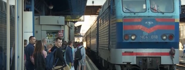 В «Укрзализныце» произошло ЧП. Изменено расписание и маршруты пассажирских поездов