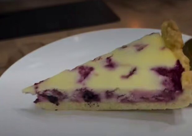 Ягідний пиріг з сирною заливкою, кадр з відео