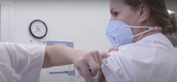 МВД проверяет информацию о подпольной вакцинации украинцев: препараты могут быть смертельно опасными