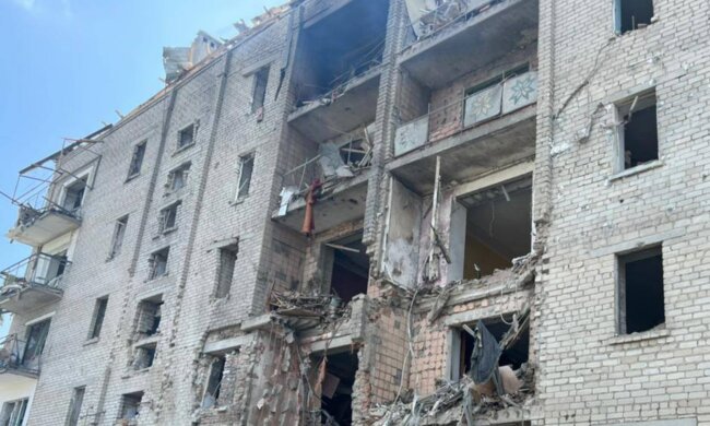 Это нелюди: россияне ударили по многоэтажке. Четверо деток в крайне тяжелом состоянии