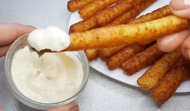 Они так и просятся в рот: рецепт вкуснейших картофельных палочек с сыром