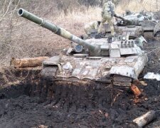 Вторгнення зазнало краху: російські танки застрягли в українських полях. Фото