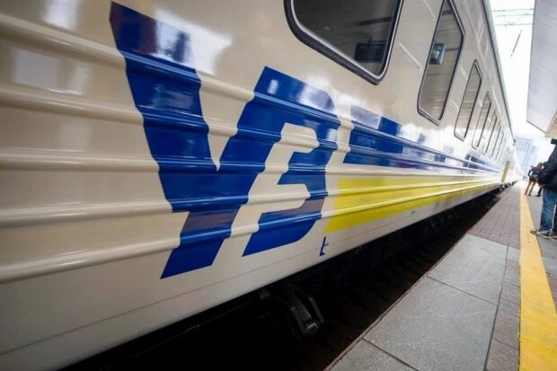 Украинцы массово скупают билеты на поезда: с чем это связано и к чему готовиться