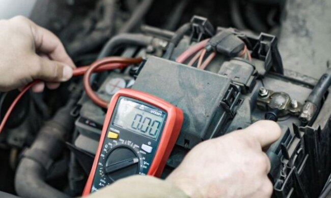 Чтобы не стать посреди дороги: как понять, что аккумулятор на вашей машине скоро полностью сядет