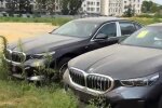 Брошенные BMW на парковке, кадр из видео