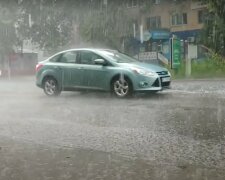 Злива і град. Фото: скріншот YouTube-відео