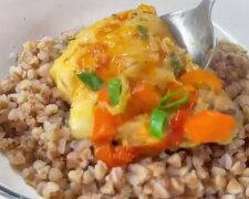 Курячі стегна з овочами, кадр з відео