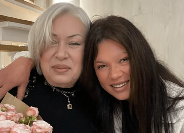 Руслана Лижичко с мамой, фото из соцсетей