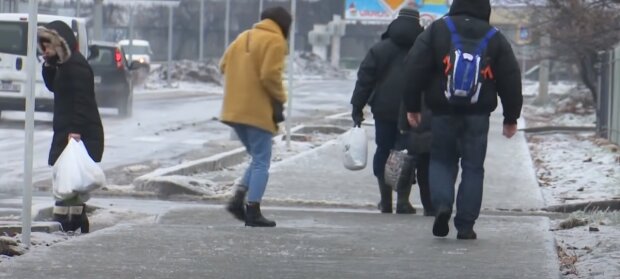 Мокрий сніг і -15: синоптики розповіли про погоду в Україні на Новий Рік