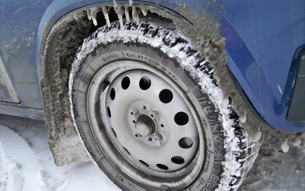 Про це знають не всі водії: що треба зробити, щоб сніг не налипав до колісних арок