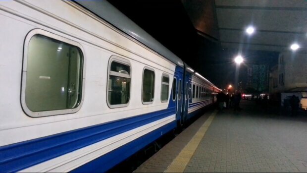Билетов хватит не на всех: "Укрзализныця" сделала заявление о поездах на праздники
