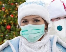 Дед Мороз и Снегурочка в масках, фото:скриншот You Tube