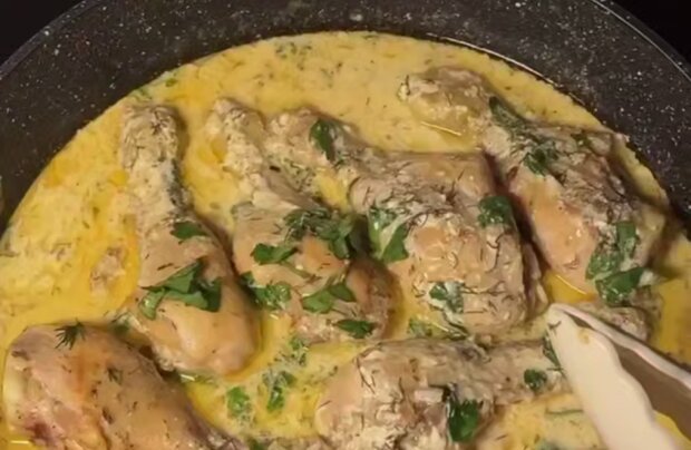 Курячі ніжки в сметанно-часниковому соусі, кадр з відео