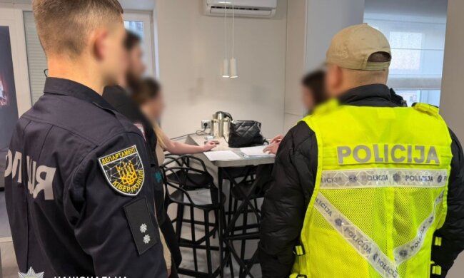 Представлялися латвійськими правоохоронцями: українські поліцейські ліквідували мережу кол-центрів, що ошукували громадян країн ЄС