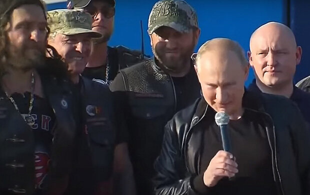 Владимир Путин и "Ночные Волки". Фото: скриншот YouTube-видео.
