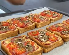 Рецепт мини-пицц, которые делаются на обычном хлебе. Фото: YouTube