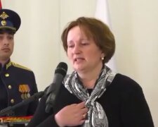 Умом тронулась: мать погибшего российского оккупанта поблагодарила Путина. Видео