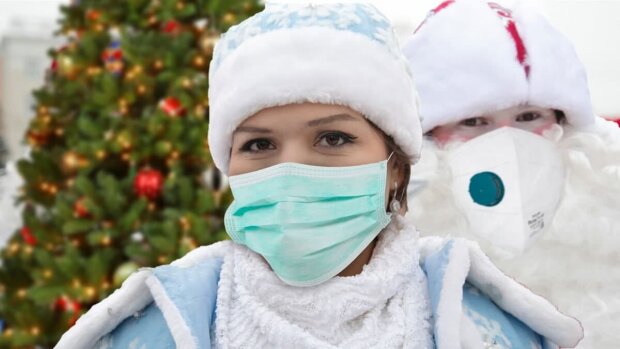 Дед Мороз и Снегурочка в масках, фото:скриншот You Tube