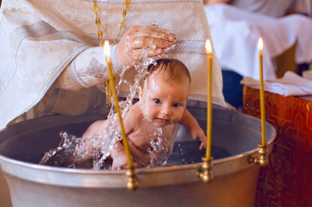 Багато хто цього не знав: коли потрібно хрестити дитину і коли це робити заборонено