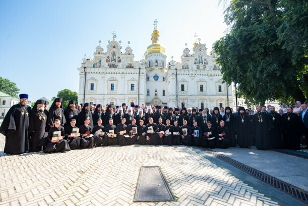У Києво-Печерській лаврі 15 червня відбувся урочистий акт з нагоди ювілейного 30-го випуску в Київській духовній академії і семінарії
