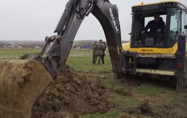 Знесення цвинтаря в РФ: скрін з відео