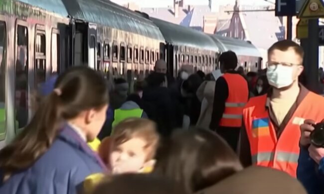 Украинским беженцам в Польше придется платить налоги даже с украинских доходов