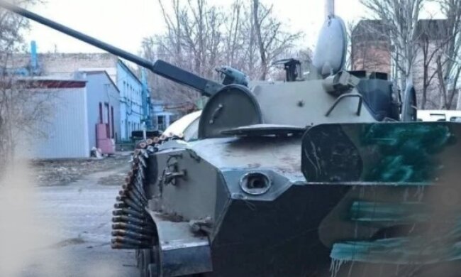 Дістають з танків руки і ноги: білоруських строковиків змушують чистити російську техніку після боїв