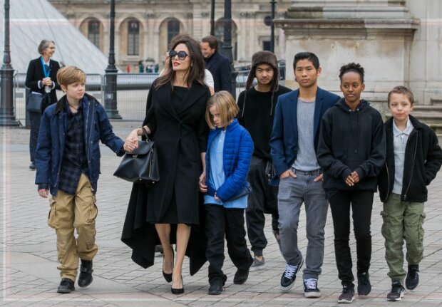 Анджелина Джоли с детьми