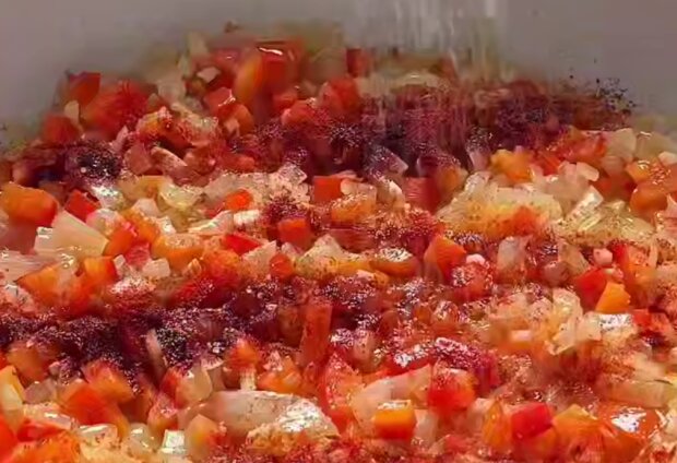 Курка по-угорськи, кадр з відео