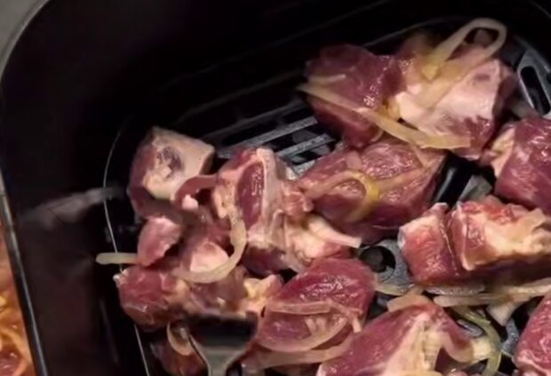 Шашлик в аерогрилі, кадр з відео