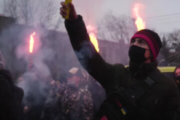 Киев дрожит: люди с факелами вышли против властей. Это просто так не закончится