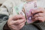 У украинцев отбирают пенсии. Кого коснется